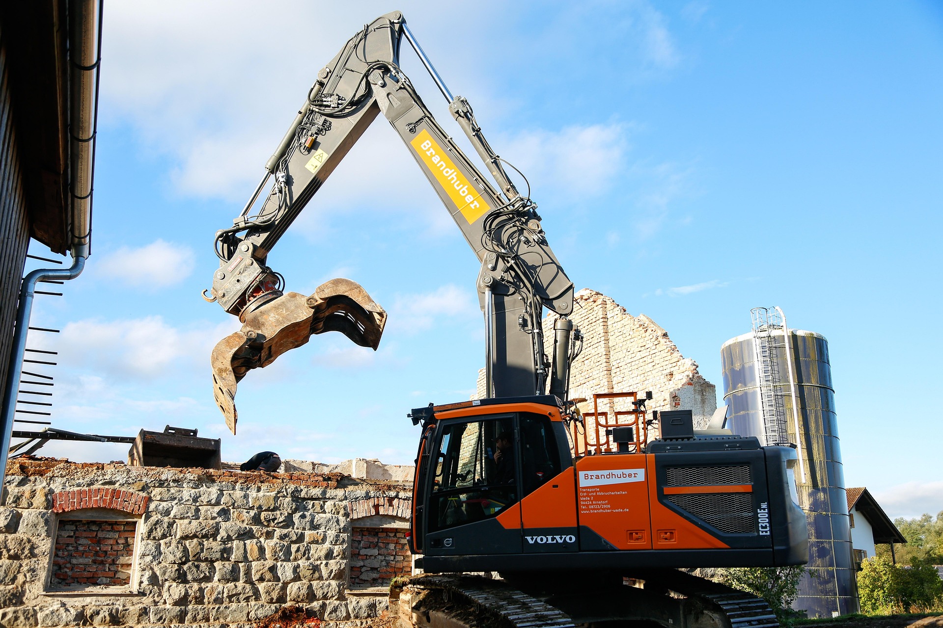 excavator-6669779_1920